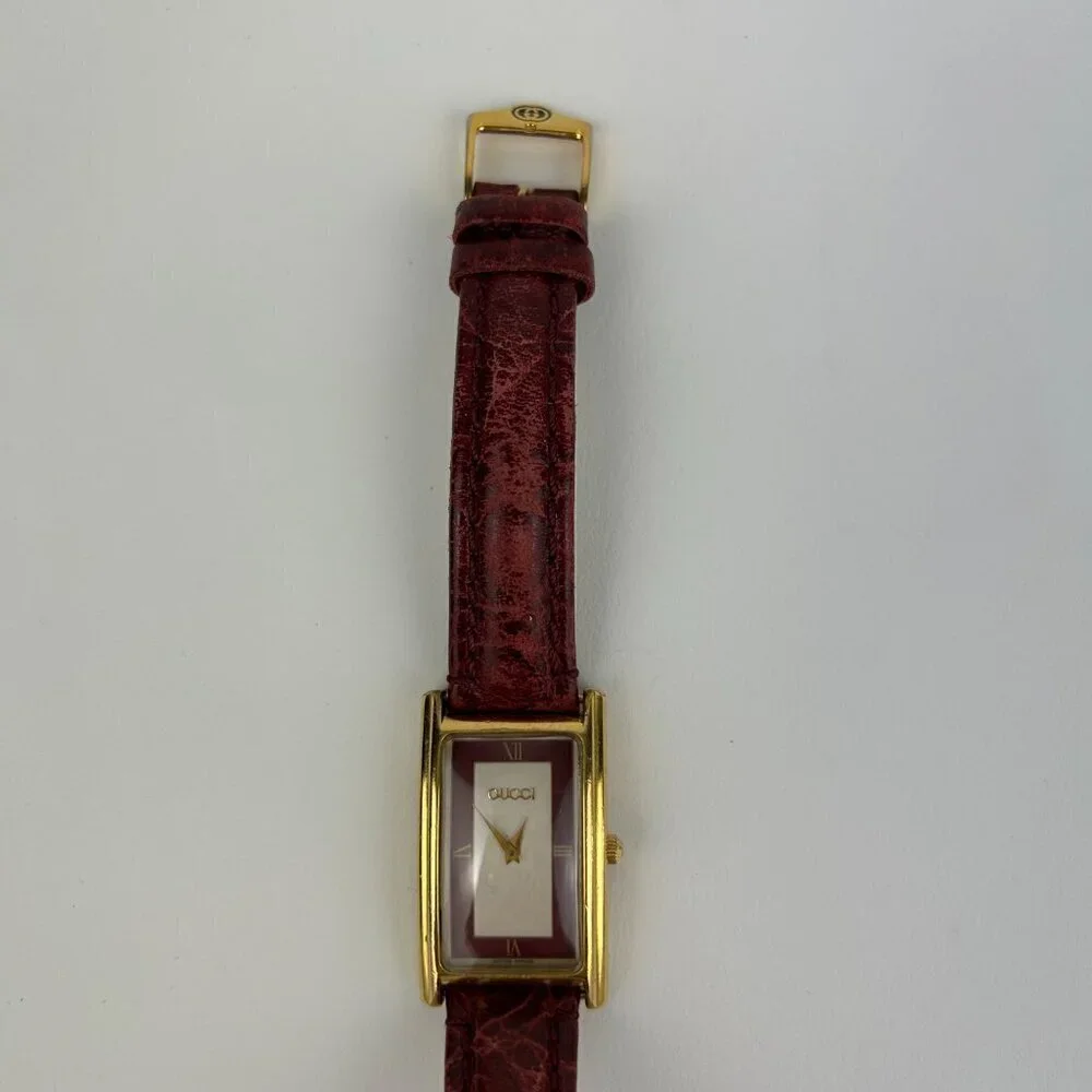 GUCCI 2600M Vintage Women's Quartz Watch Red Leather band